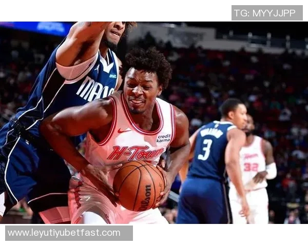 罗威半场表现平平犯规过多仅得4分5板1断1帽影响球队战局