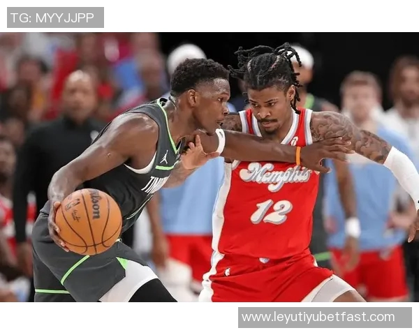 外线火力全开爱德华兹三节狂砍37分三分球命中率高达583